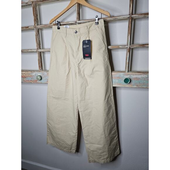 NWT Levi's High Rise Loose Wide Straight Leg Khaki's size 30 - Picture 2 of 10